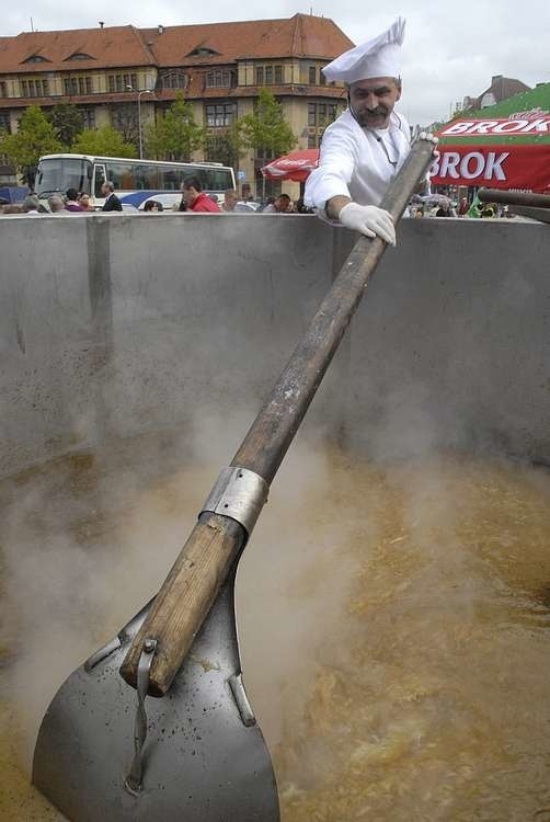 Na placu Zwyciestwa w Slupsku ugotowano najwiekszą zupe...