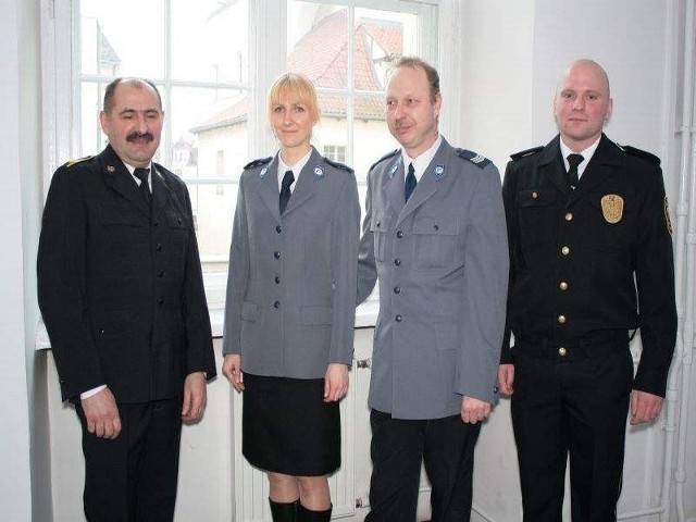 Oto Ci, którzy najlepiej dbają o nasze bezpieczeństwo: - Jerzy Fabiński (od lewej), Magdalena Kula - Malinowska, Sławomir Romanowski i Łukasz Kozłowski