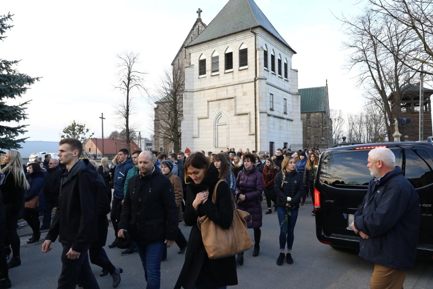 Pogrzeb Dawida Jakubowskiego, maturzysty z Końskich, reprezentanta Polski juniorów w piłce ręcznej odbył się w Żarnowie [ZDJĘCIA]