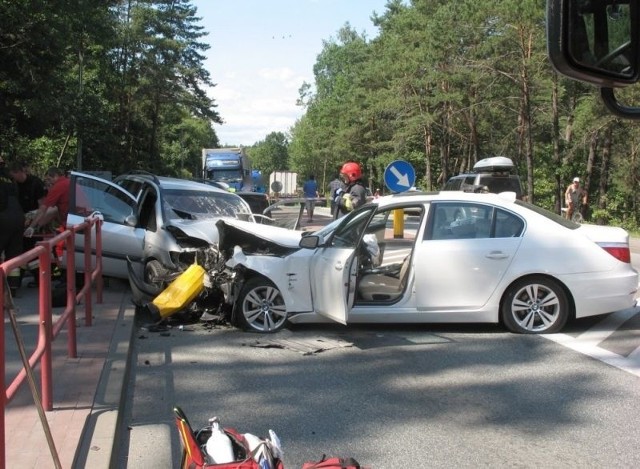 W niedzielę, około godz. 13.30, w Augustowie doszło do wypadku. Dwa auta zderzyły się czołowo na skrzyżowaniu Al. Kardynała Wyszyńskiego z ulicą Sportową.