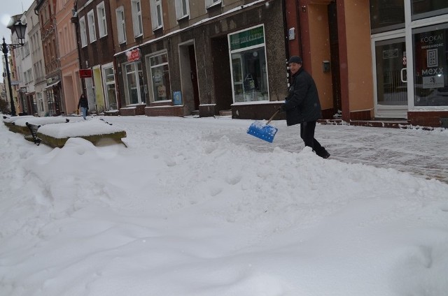 Najważniejsze zadanie tego ranka, odśnieżyć wejście