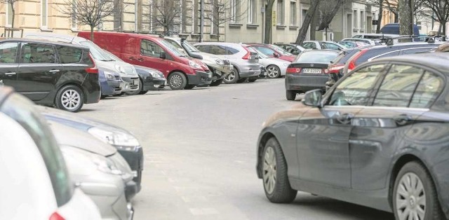 Potrzeba zwiększenia opłat za strefę wynika z konieczności ograniczenia ruchu samochodowego w centrum