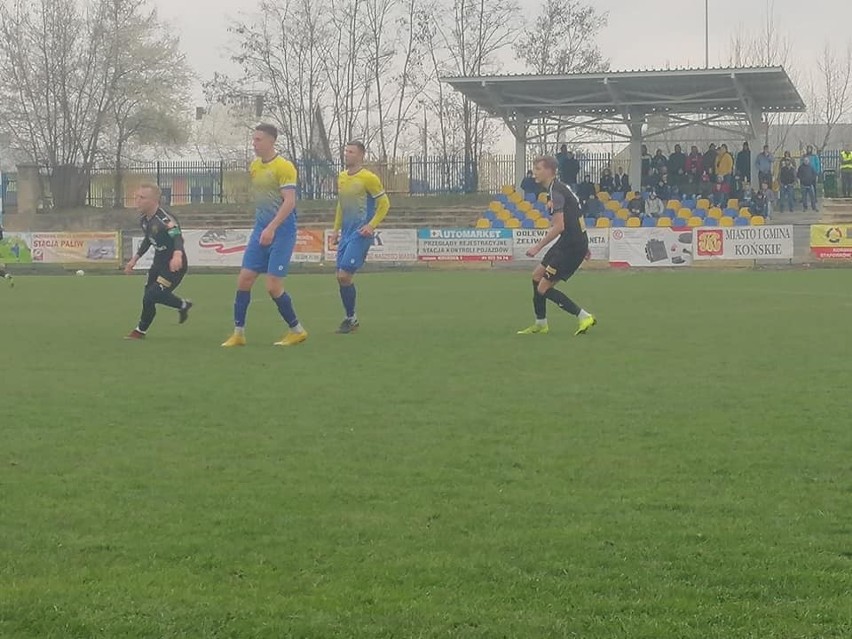 4 liga. Neptun Końskie wygrał 2:0 z Koroną II Kielce. Podopieczni trenera Waldemara Szpiegi zostali nowym liderem tabeli (ZDJĘCIA)