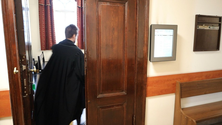Rozprawa przed sądem w Tucholi w procesie byłego burmistrza Debrzna