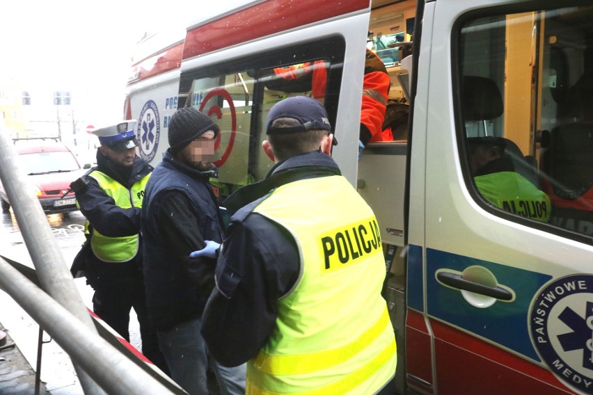 Wypadek przy Dworcu Głównym. Pieszy wtargnął na jezdnię (ZDJĘCIA)