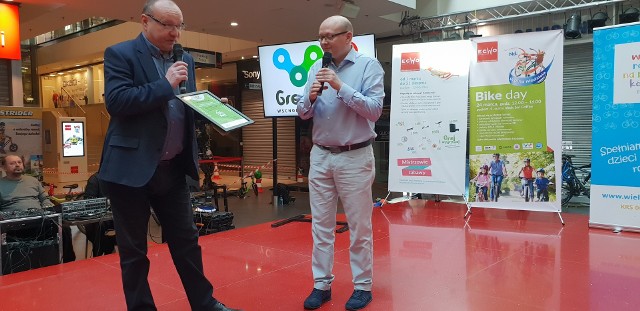 W imieniu Galerii Echo certyfikat Miejsca Przyjaznego Rowerzystom Green Velo odebrał dyrektor obiektu Grzegorz Czekaj.