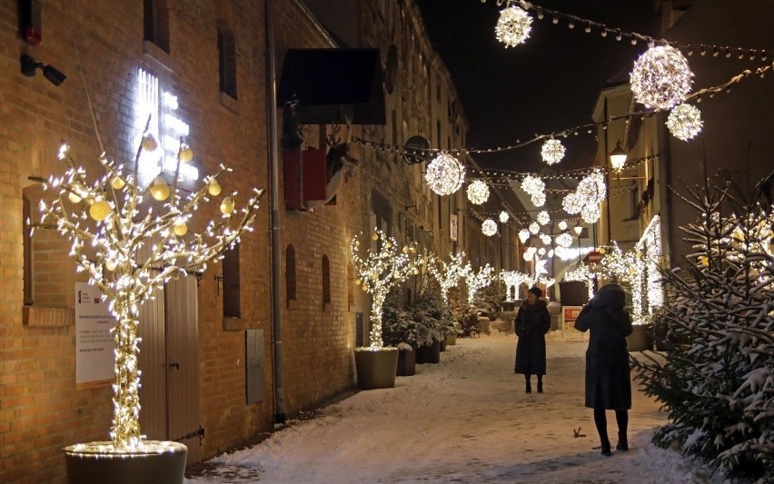 Tak wyglądały niektóre iluminacje świąteczne w 2021 roku na...