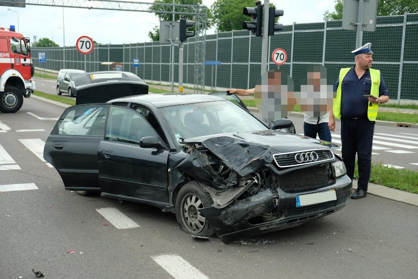 Do wypadku doszło w niedzielę na al. Solidarności w...