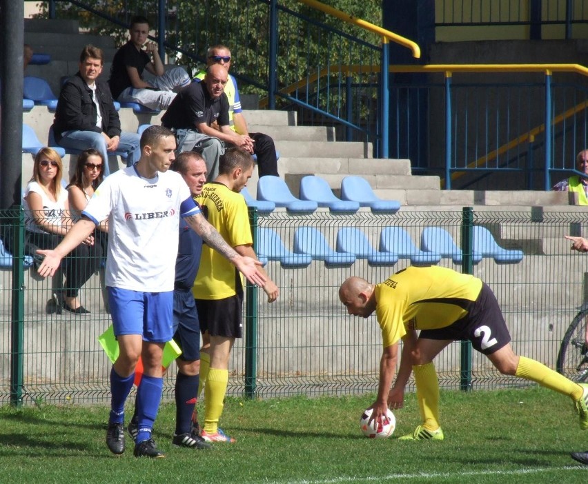 TRZEBINIA. Hat-trick Michała Kowalika daje punkty MKS, rozgoryczenie w Skawince [ZDJĘCIA, WIDEO]