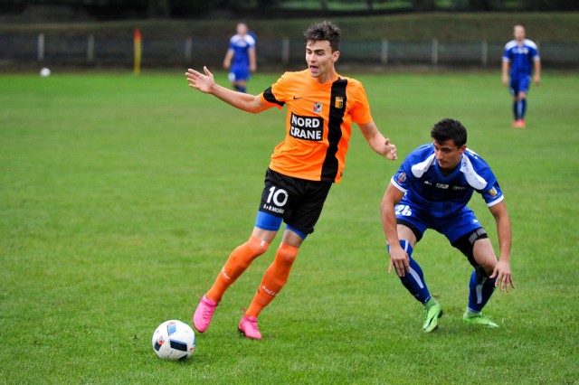 Piłkarz Małejpanwi Ozimek Sebastian Kuchta zdobył dla swojej drużyny jedną z bramek.