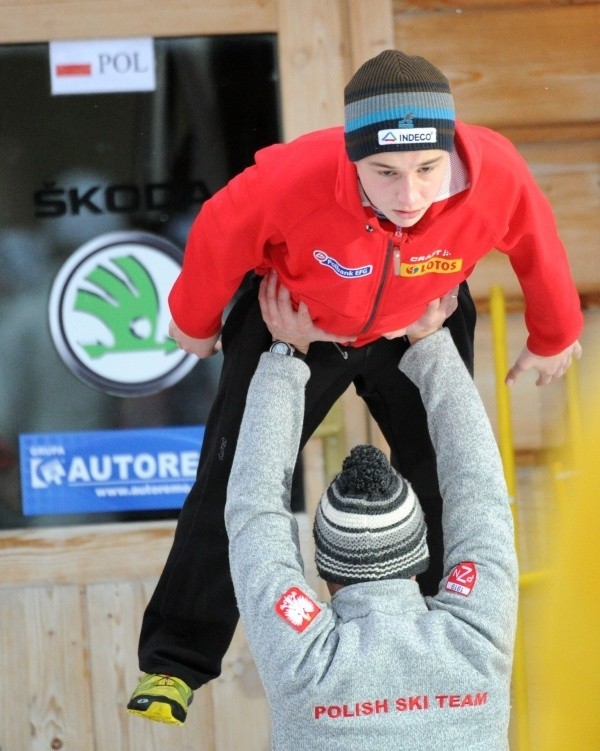 Kamil Stoch wygrywa w piątek Puchar Świata...