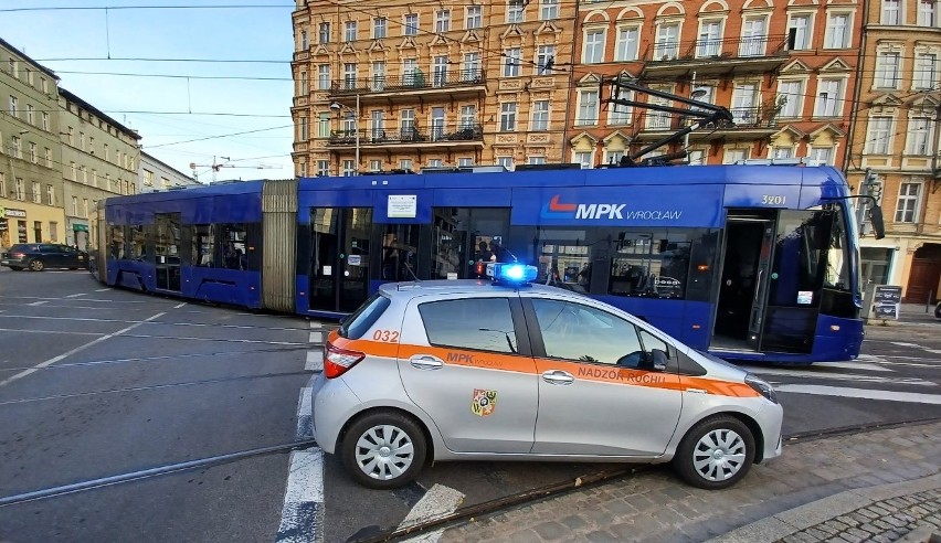 Zepsuty tramwaj zablokował skrzyżowanie