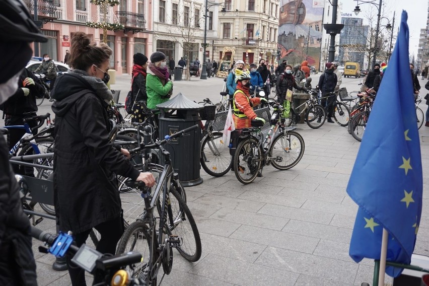 Łódź. Z pasażu Schillera wyruszył rowerowy strajk kobiet