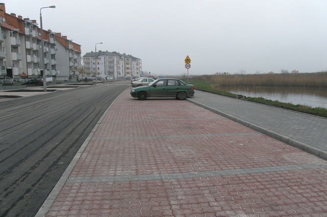 Zatoka parkingowa w ulicy Czarlińskiego