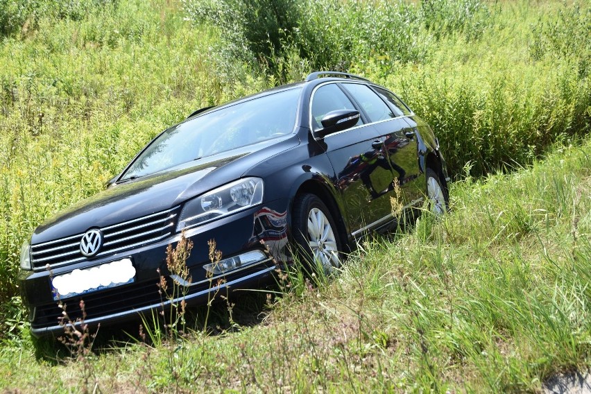 Wypadek na drodze Pysznica-Stalowa Wola. Jeden z samochodów został zepchnięty z drogi! Zobaczcie zdjęcia