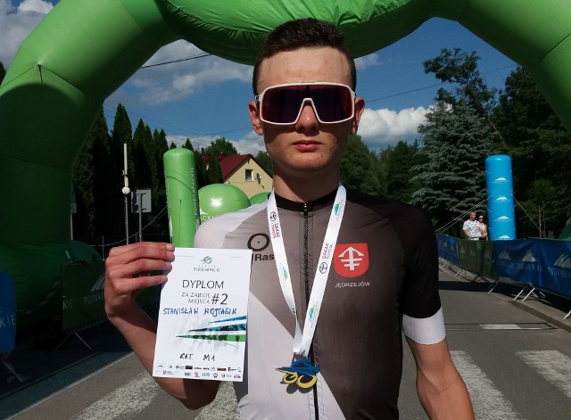 Uczeń z Jędrzejowa, Staszek Wojtasik z sukcesem w wyścigu kolarskim. W "Klasyku Podkarpackim" zajął 2 miejsce w swojej kategorii wiekowej.