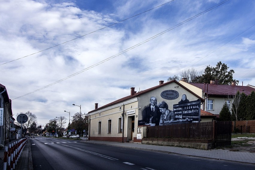 W Wojniczu powstał apteczny mural na podstawie historycznej fotografii