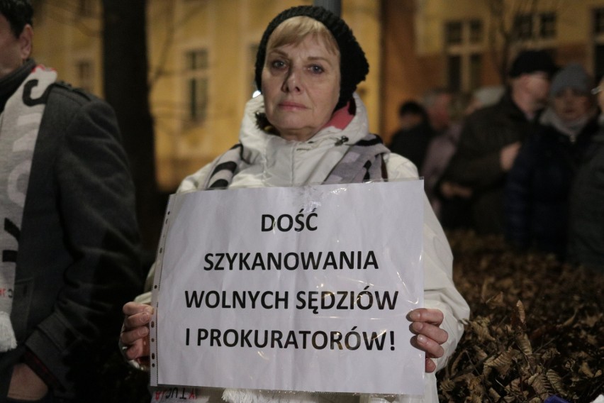 Protest w obronie sądów Opole 2019.