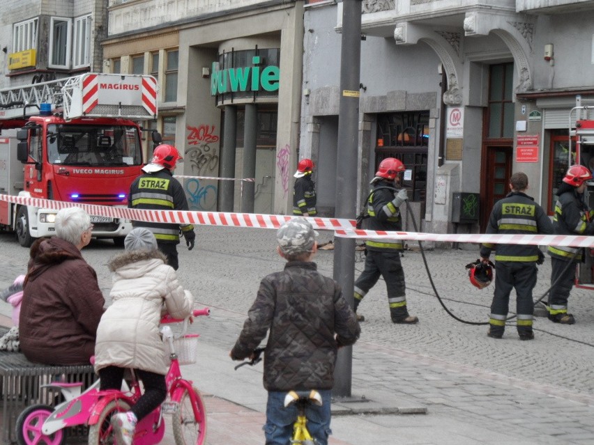 Bytom: Pożar w kamienicy przy Rynku 20. Kto podpalił kartony?