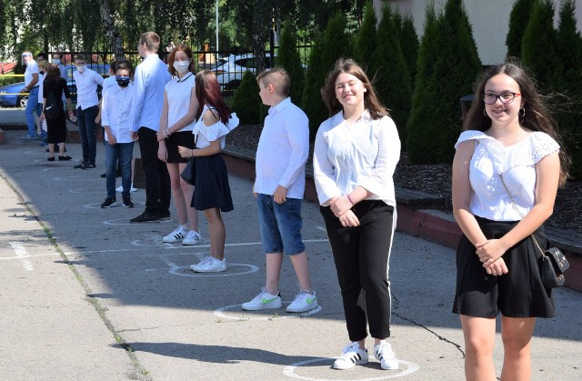 Rozdanie świadectw w Szkole Podstawowej nr 4 w Inowrocławiu
