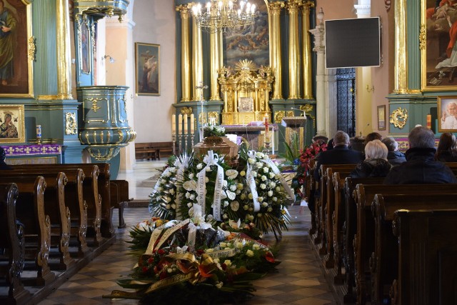 Pogrzeb znanego w regionie chirurga Leszka Kani. Uroczystości odbyły się w kościele Świętej Trójcy w Jędrzejowie.