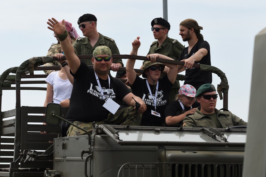 I Tarnogórski Piknik Militarny 2019. Były, czołgi, ciężarówki i wielka parada ZDJĘCIA