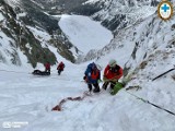 Tatry. Tak ćwiczą ratownicy TOPR - na szczytach, w zimowych warunkach i ze śmigłowcem 