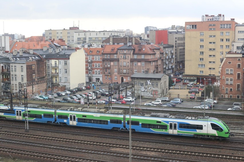 Taka panorama Katowic rozpościera się z dachu nowego Hotelu...