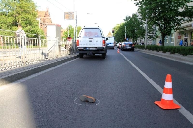 Wypadek na Curie-Skłodowskiej, Potrącenie pieszej....