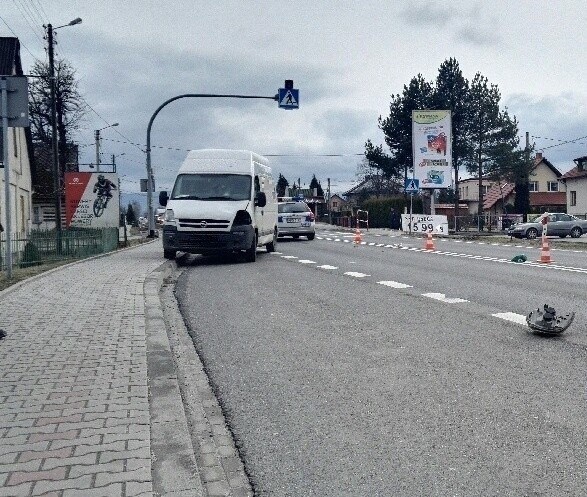 W Bulowicach dostawczy opel potrącił na przejściu dla pieszych 72-latka. Mimo wysiłków ratowników i lekarzy, mężczyzna zmarł