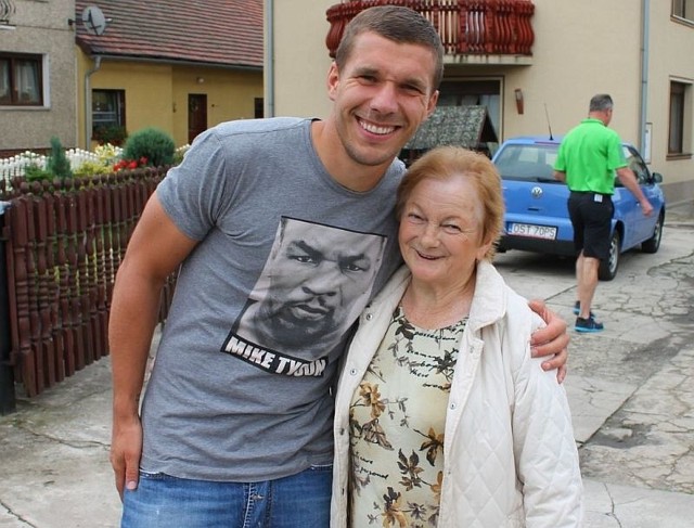 Lukas Podolski z ciocią Teresą.