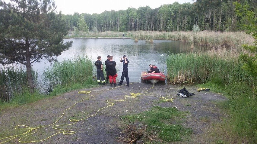 Mężczyzna pływał z córką w stawie w Makoszowach. W pewnym...