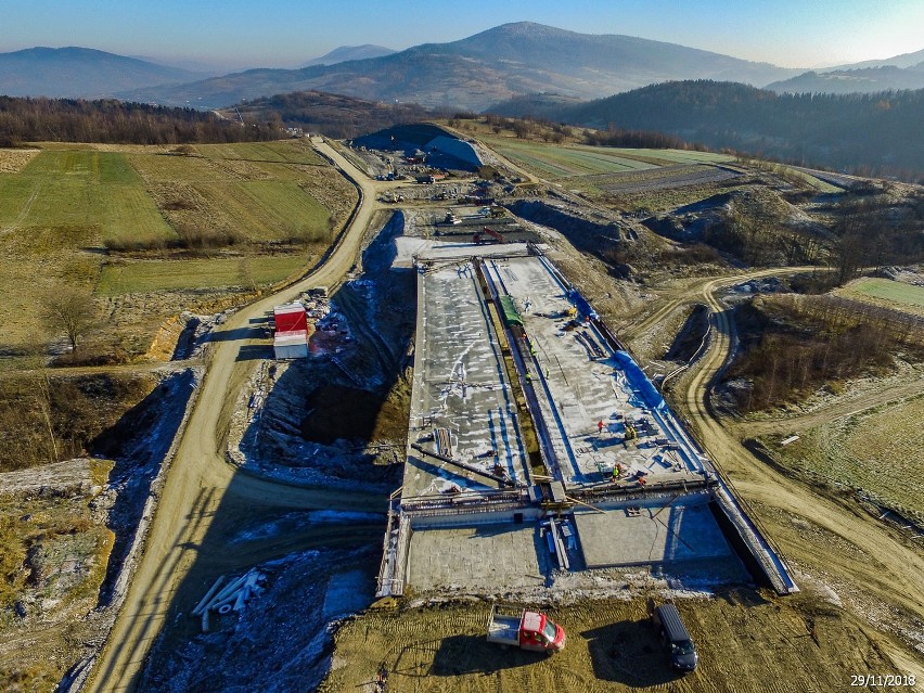 Niesamowite zdjęcia z budowy zakopianki. W tunelu szykuje się... święto [ZDJĘCIA]