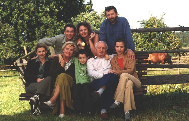 Część rodziny Mostowiaków w jednym z pierwszych odcinków "M jak miłość".media-press.tv