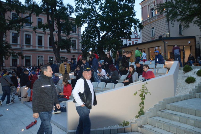 Tarnów. Kibice ze strefy uciekali w popłochu po pierwszej połowie. Najkrótsza recenzja meczu Polska - Kolumbia [ZDJĘCIA]