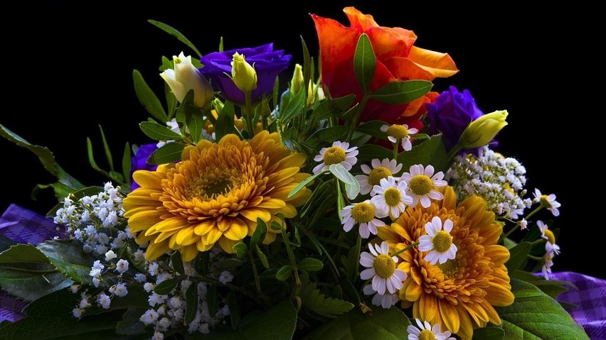 Piękne, kolorowe, pachnące. Obdarowujemy kwiatami z różnych...