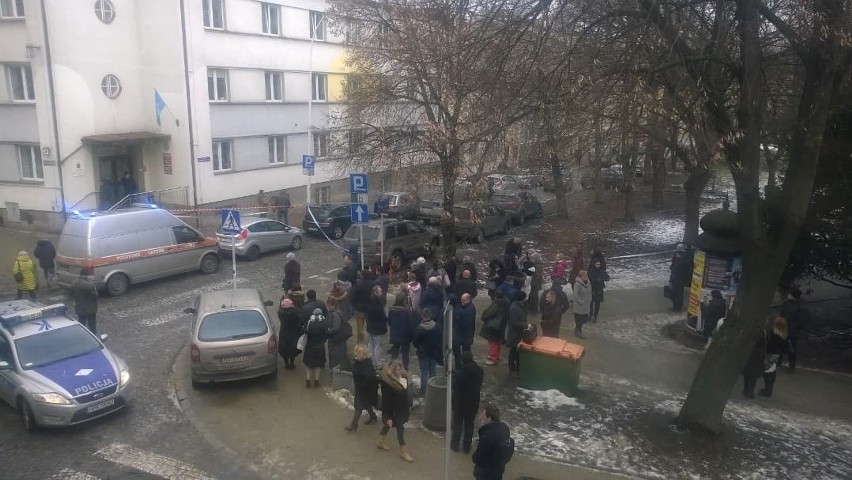 Po informacji o bombie ewakuowano budynek PSL w Rzeszowie.