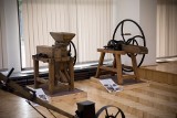 Zabytkowe narzędzia i maszyny rolnicze z włocławskiego muzeum przeszły konserwację [zdjęcia]