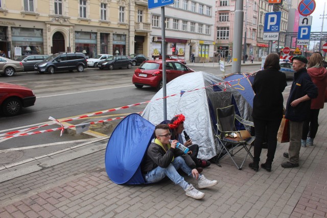 Pikieta pod biurem PiS w Katowicach