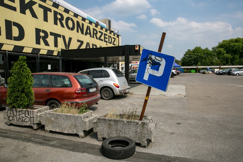 Hotel Forum, nietypowa architektura i murale [FOTOREPORTAŻ]