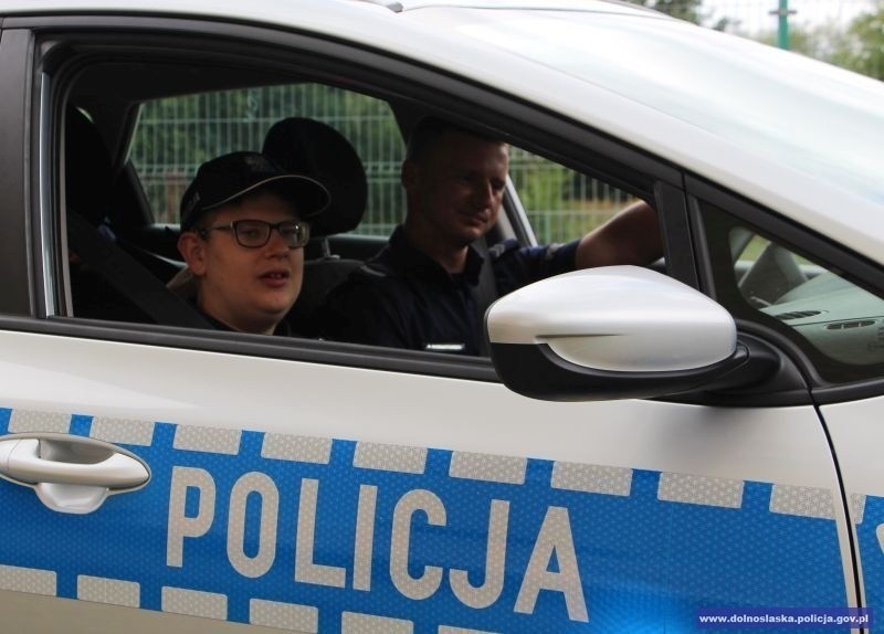 Na jeden dzień został policjantem. Dolnośląscy policjanci spełnili marzenie Wiktora