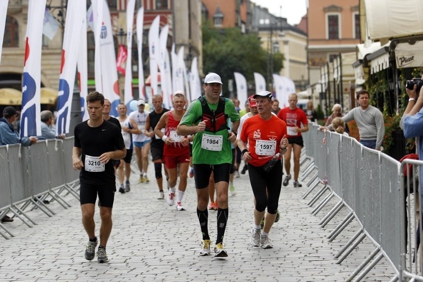 Maraton Wrocław - ZDJĘCIA - zawodnicy z numerami 1401 - 1600