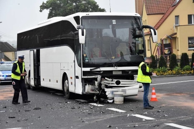 W niedzielny poranek 16.06.2019 r. doszło do zderzenia się autokaru wycieczkowego z turystami z osobowym fordem Focusem na koszalińskich tablicach rejestracyjnych. Do zdarzenia doszło na krajowej drodze nr 6 w miejscowości Warszkowo (gmina Sławno).