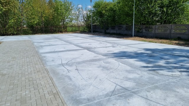 Obok kompleksu boisk orlik 2012 na terenie Publicznej Szkoły Podstawowej w Lipsku powstaje skatepark.