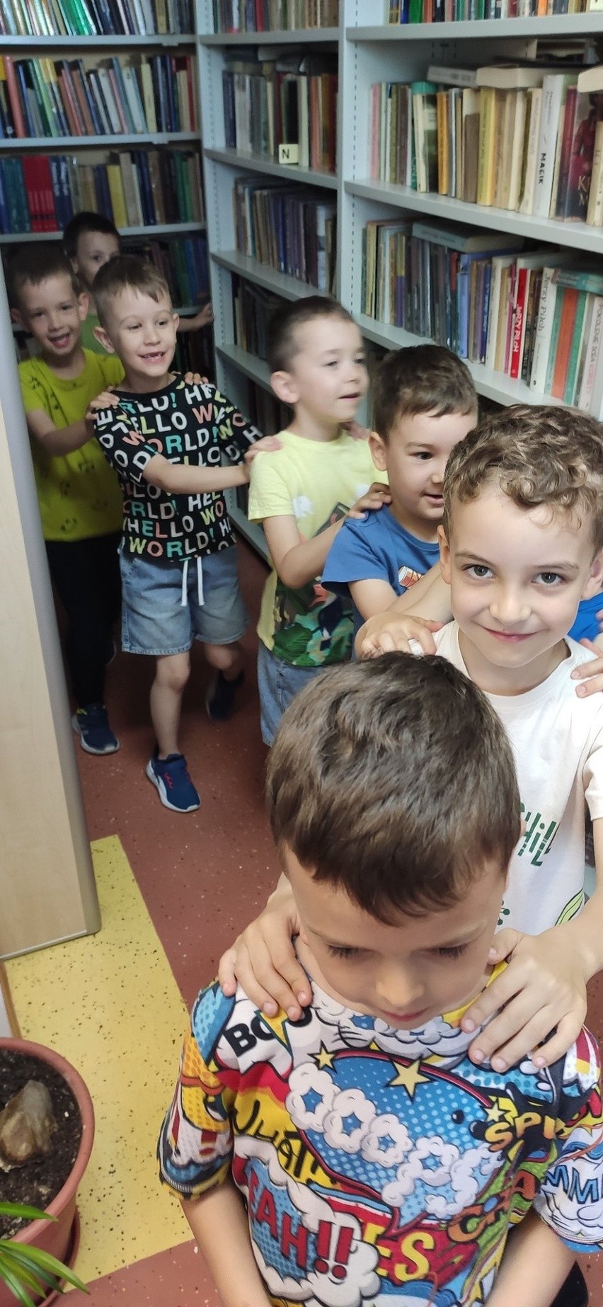 Ogólnopolski Tydzień Czytania Dzieciom w bibliotece w Połańcu. Bajek wysłuchało ponad 200 osób