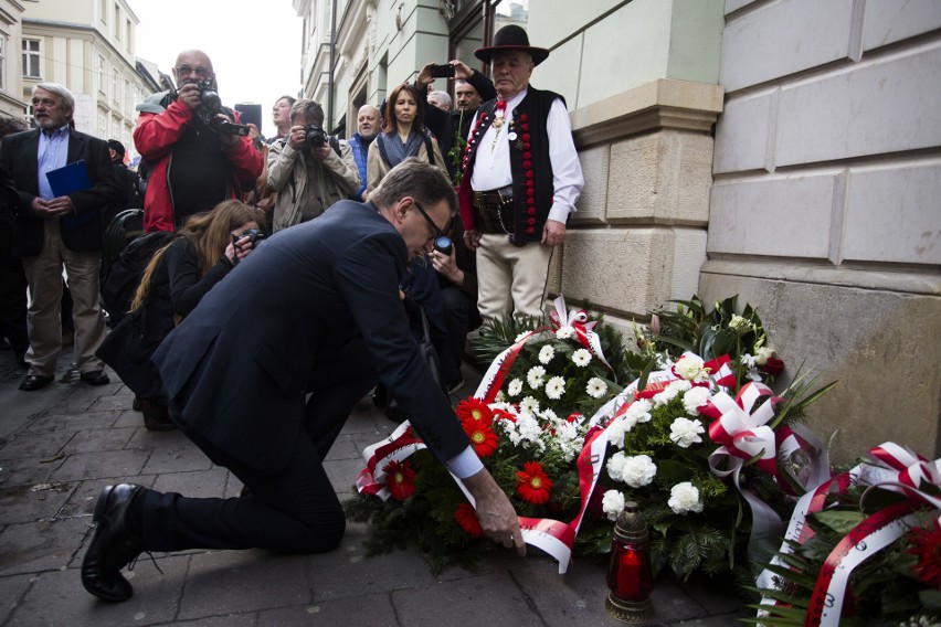 Przyjaciele z SKS uczcili 40. rocznicę śmierci z rąk SB Stanisława Pyjasa [ZDJĘCIA, WIDEO]