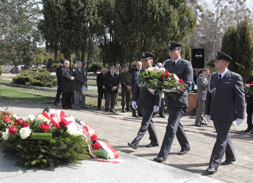 Radom. Rocznica zbrodni hitlerowskich na Firleju. Uczcili pamięć ofiar apelem 