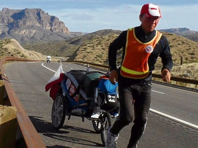 Piotr Kuryło biegnie do Aten. Planuje, że dotrze tam 20 września. Kilka dni odpocznie i weźmie udział w morderczym ultramaratonie. Do domu wróci autokarem