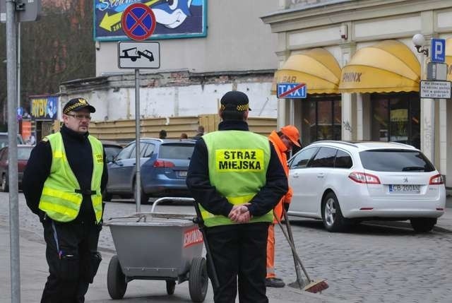 Straż Miejska na Starym MieścieStraż Miejska na Starym Mieście pilnuje przestrzegania zakazów parkowania