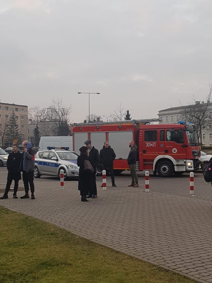 Alarm bombowy w kilku galeriach handlowych w Bydgoszczy i jednej w Toruniu. Ewakuacja klientów